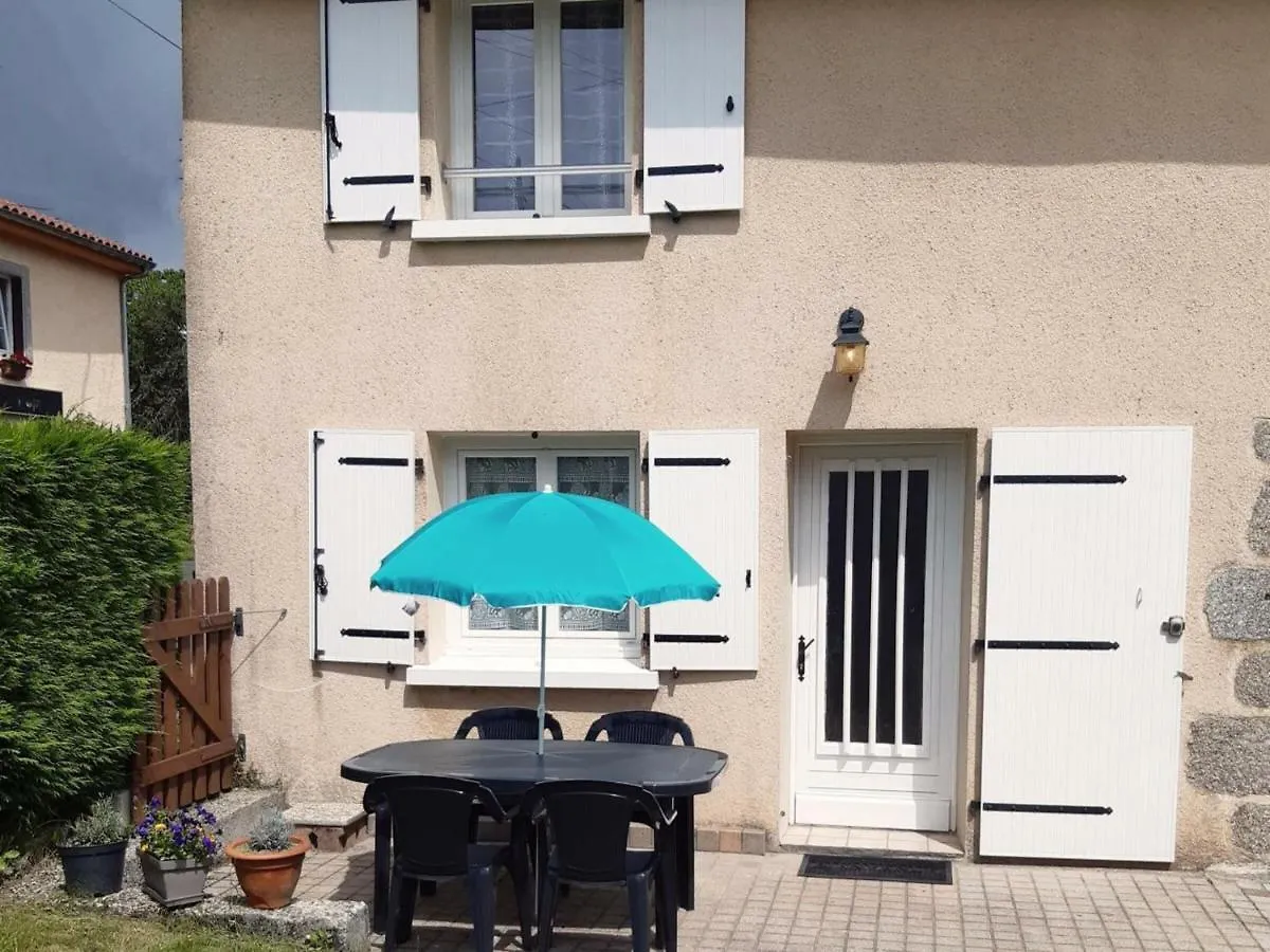 Gite 110M²: 3 Ch, Terrasse, Jardin, Animaux Acceptes, Wifi, Charges Incluses, Draps Fournis - Fr-1-496-248 Saint-Jean-la-Vetre Semesterbostad