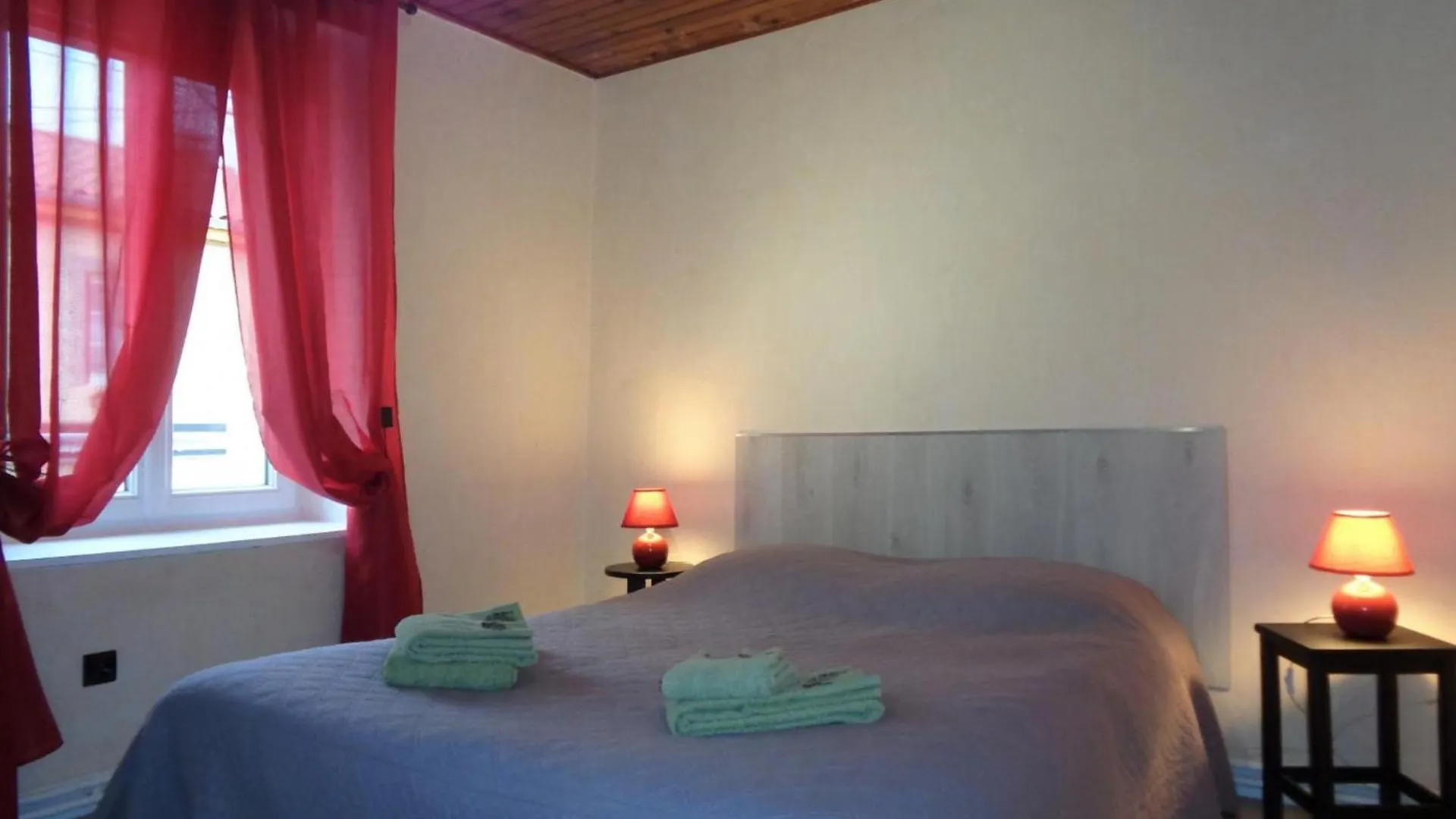 Gite 110M²: 3 Ch, Terrasse, Jardin, Animaux Acceptes, Wifi, Charges Incluses, Draps Fournis - Fr-1-496-248 Saint-Jean-la-Vetre Holiday home