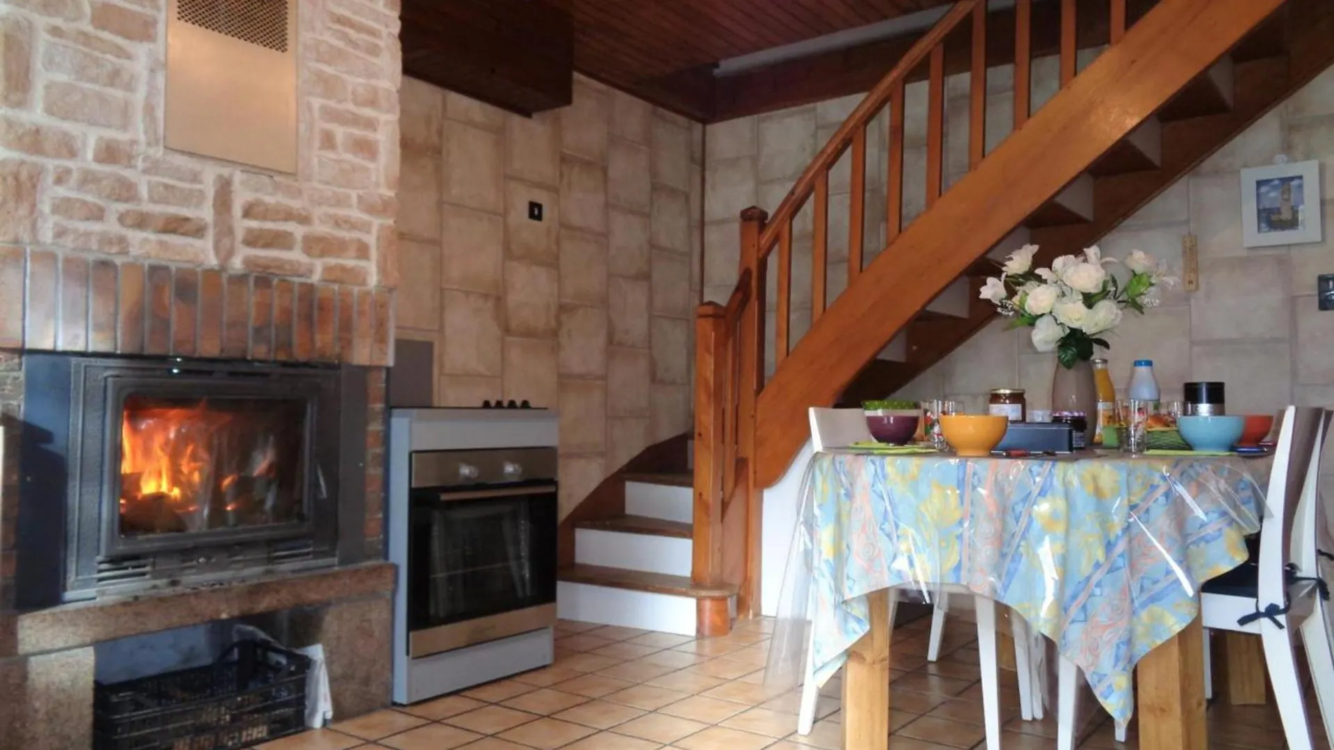 Gite 110M²: 3 Ch, Terrasse, Jardin, Animaux Acceptes, Wifi, Charges Incluses, Draps Fournis - Fr-1-496-248 Saint-Jean-la-Vetre Holiday home