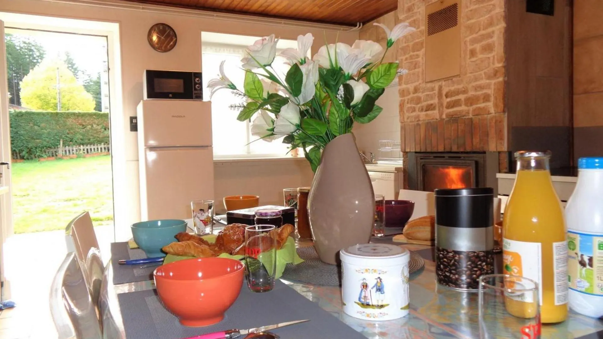 Gite 110M²: 3 Ch, Terrasse, Jardin, Animaux Acceptes, Wifi, Charges Incluses, Draps Fournis - Fr-1-496-248 Saint-Jean-la-Vetre